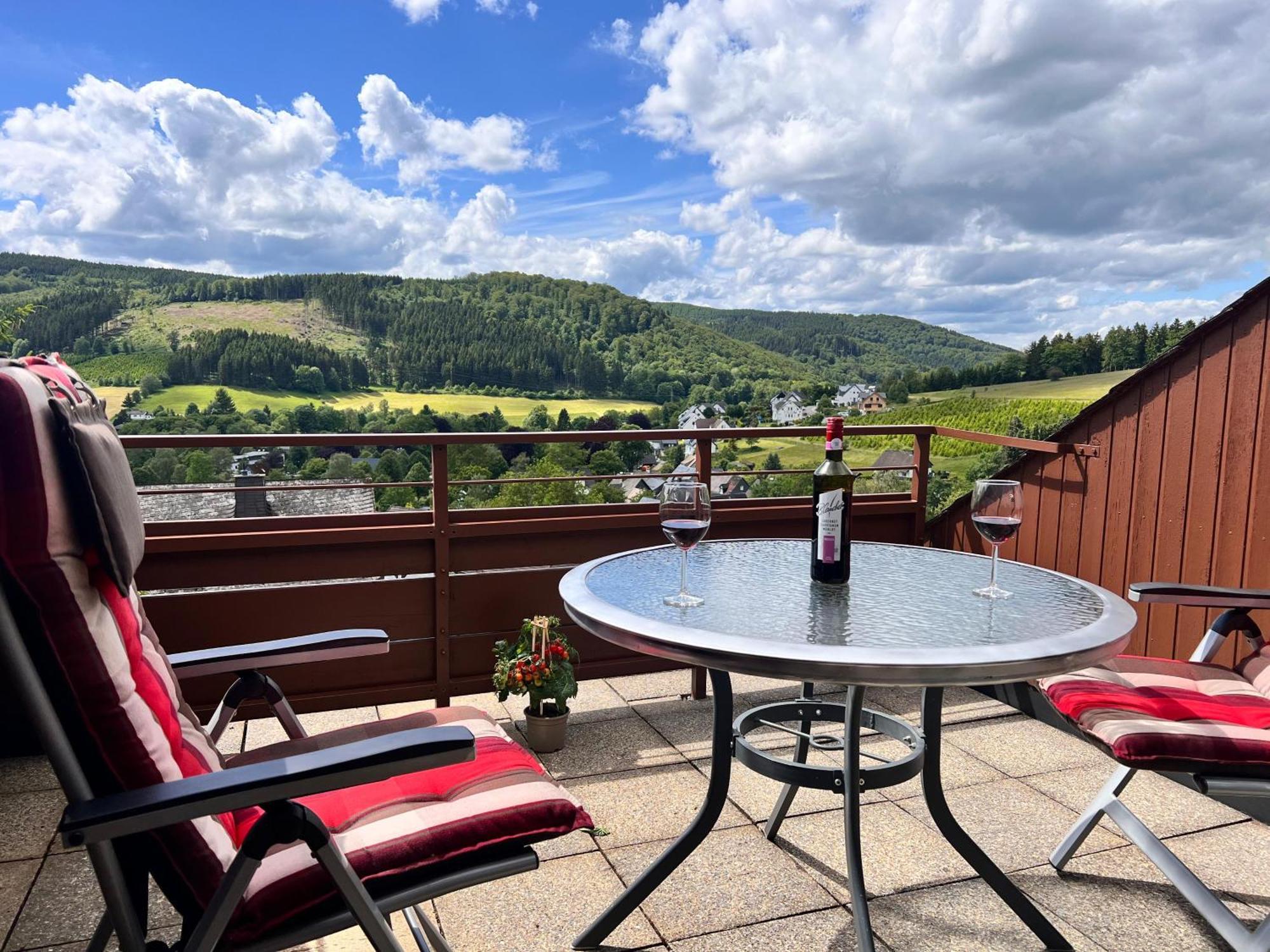 Gemuetliche 3-Zimmer-Wohnung Mit Panoramablick Und Kostenlosem Ueberdachten Parkplatz Winterberg Exteriér fotografie