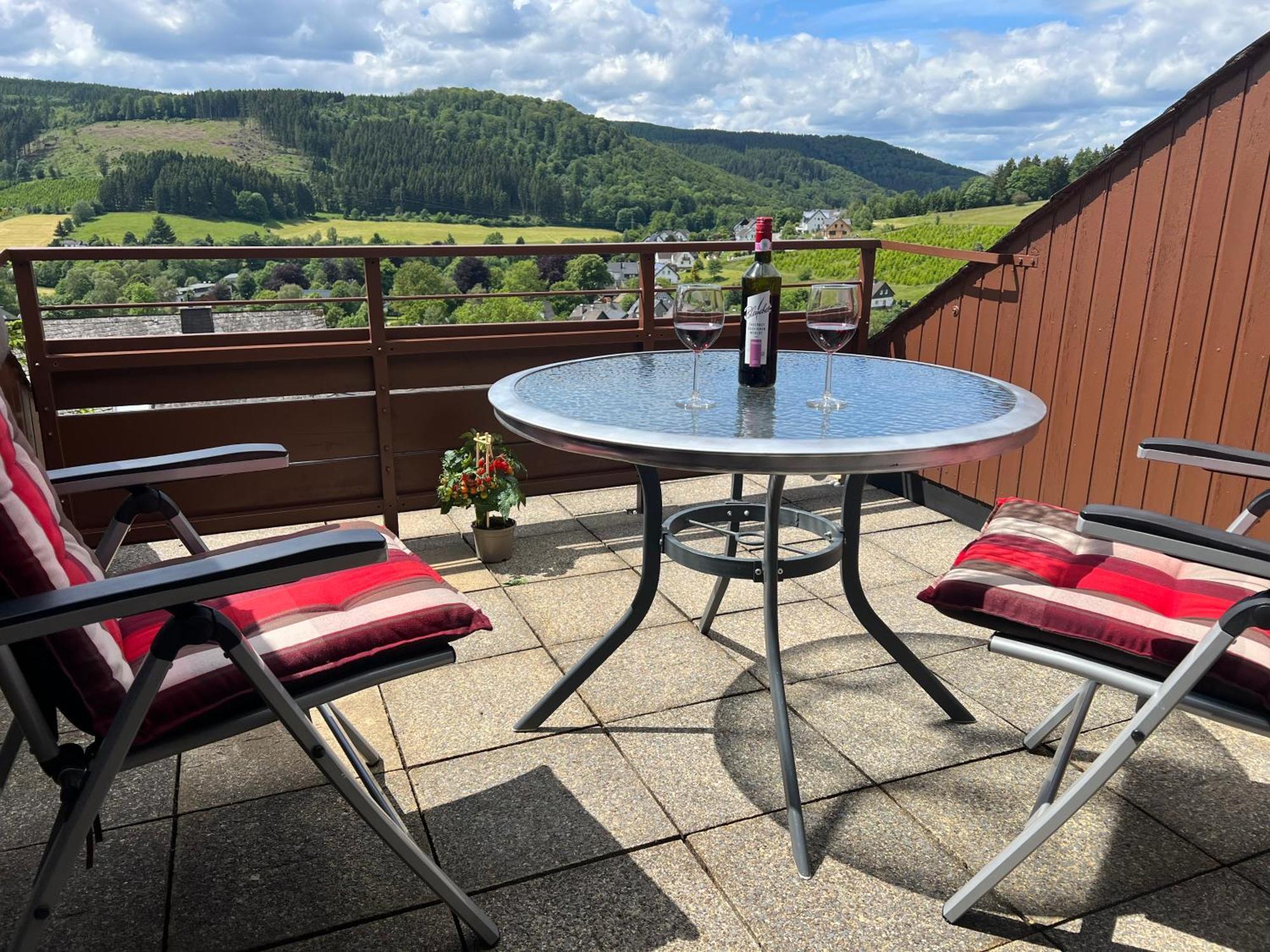 Gemuetliche 3-Zimmer-Wohnung Mit Panoramablick Und Kostenlosem Ueberdachten Parkplatz Winterberg Exteriér fotografie